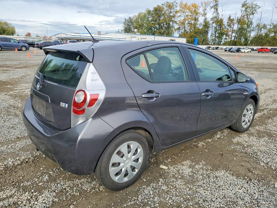 Zdjęcie 3 z aukcji – 2014 TOYOTA PRIUS C z VIN JTDKDTB37E1569466