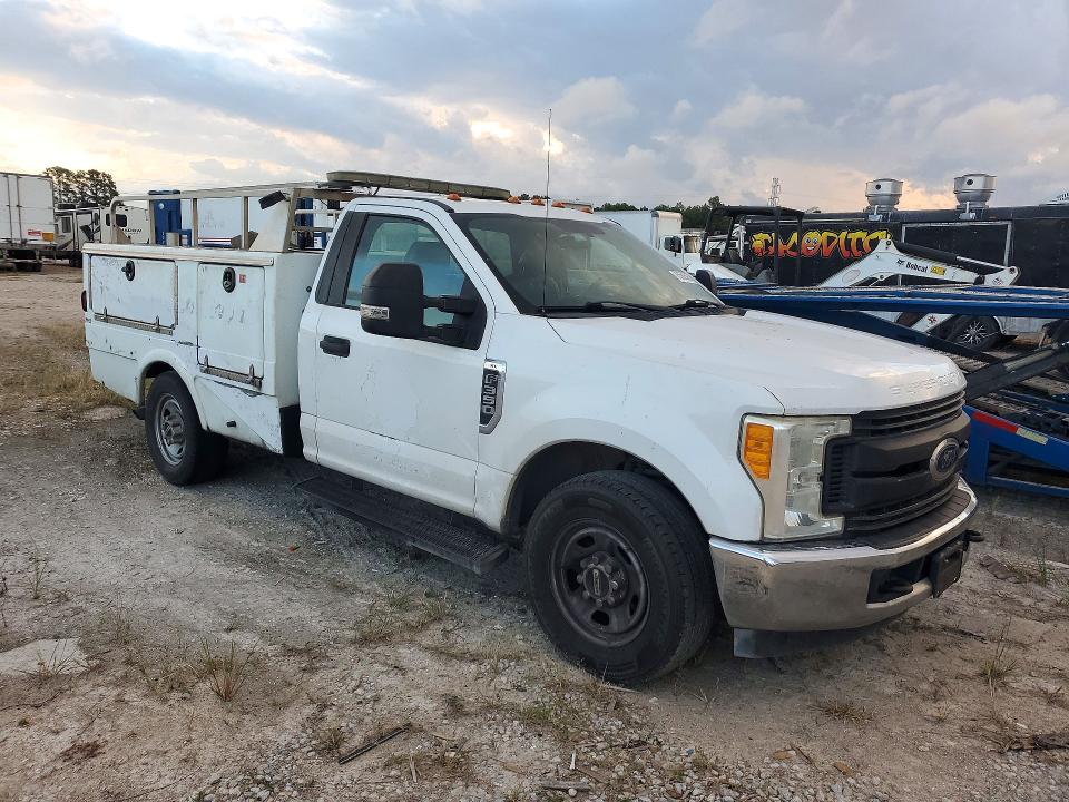 Zdjęcie 4 z aukcji – 2017 FORD F350 z VIN 1FDRF3E68HEE58724
