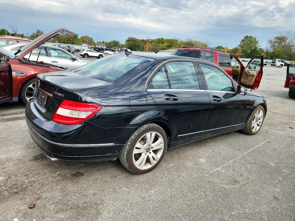 Снимка 3 от търг – 2010 MERCEDES-BENZ C с VIN WDDGF8BB9AF423576