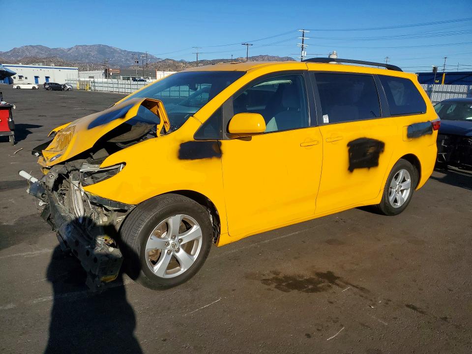 Photo 1 from auction – 2017 TOYOTA SIENNA with VIN 5TDKZ3DCXHS804240