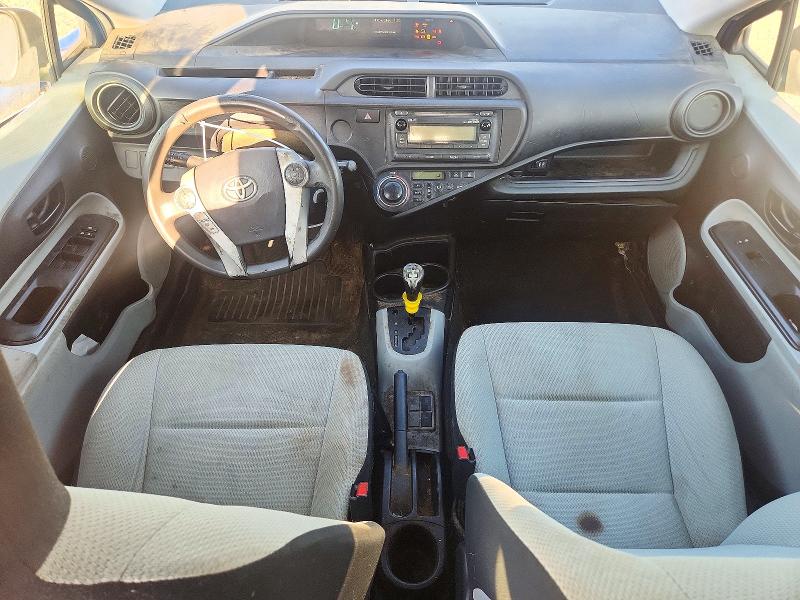 Снимка 8 от търг – 2013 TOYOTA PRIUS C с VIN JTDKDTB35D1539669