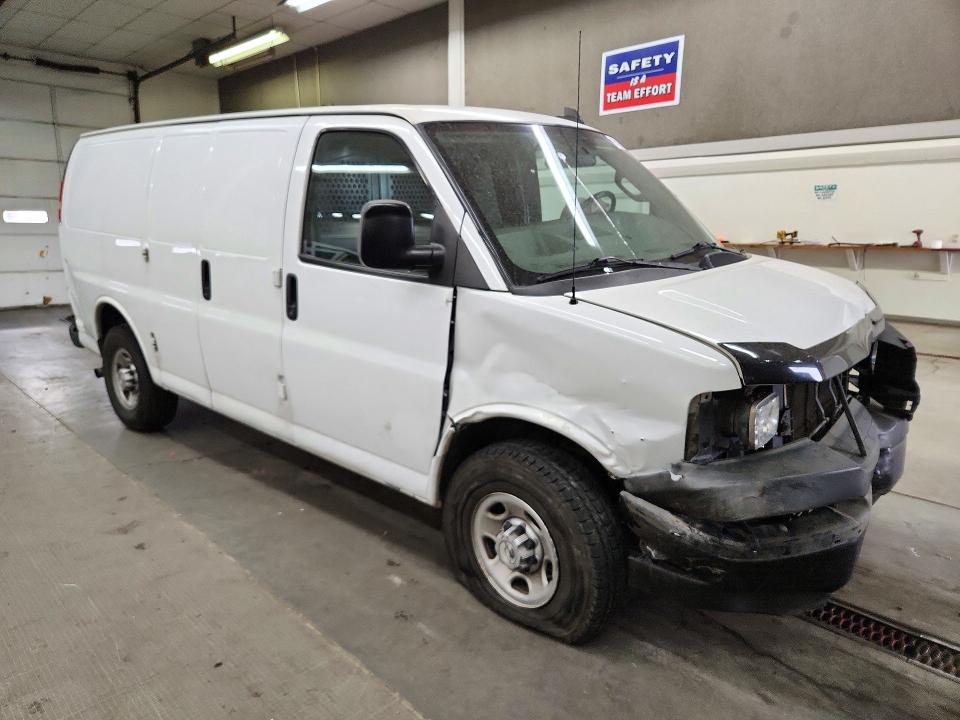 Снимка 4 от търг – 2017 CHEVROLET EXPRESS G2500 с VIN 1GCWGAFF4H1109123