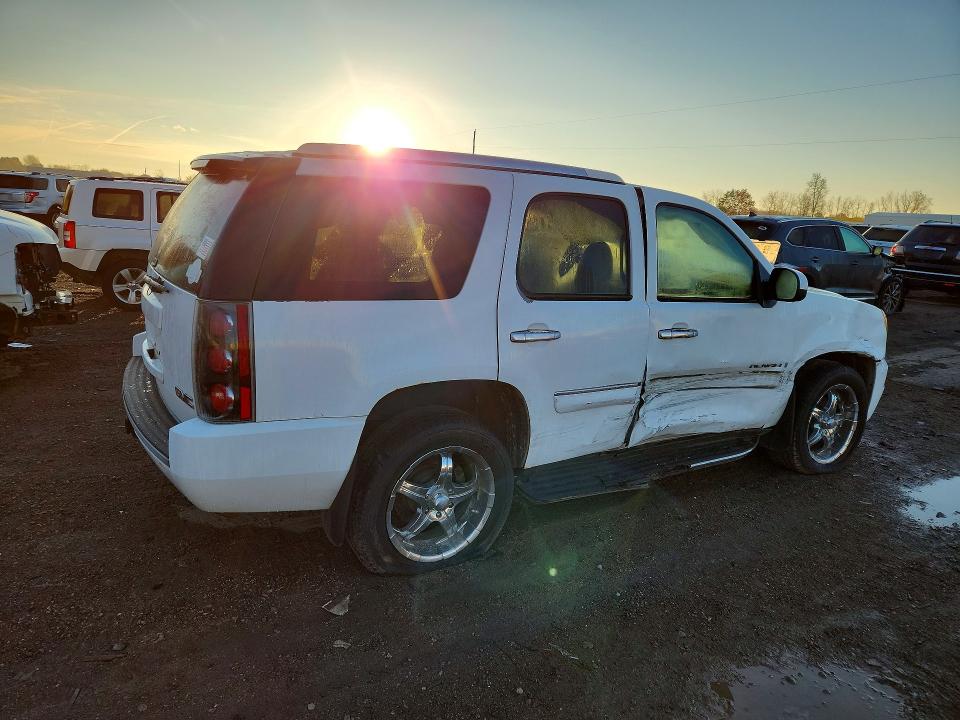 Снимка 3 от търг – 2007 GMC YUKON с VIN 1GKFK638X7J182419