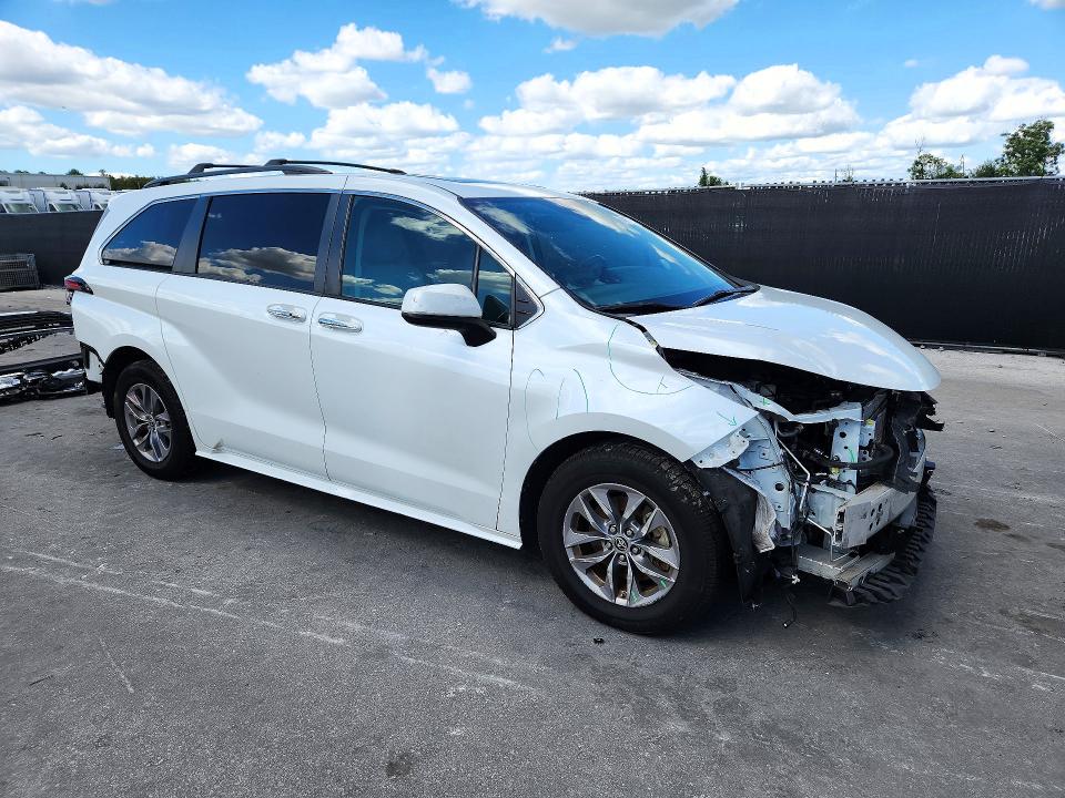 Снимка 4 от търг – 2022 TOYOTA SIENNA с VIN 5TDYRKEC1NS077228