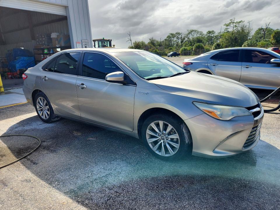 Снимка 4 от търг – 2015 TOYOTA CAMRY HYBRID с VIN 4T1BD1FK3FU167302