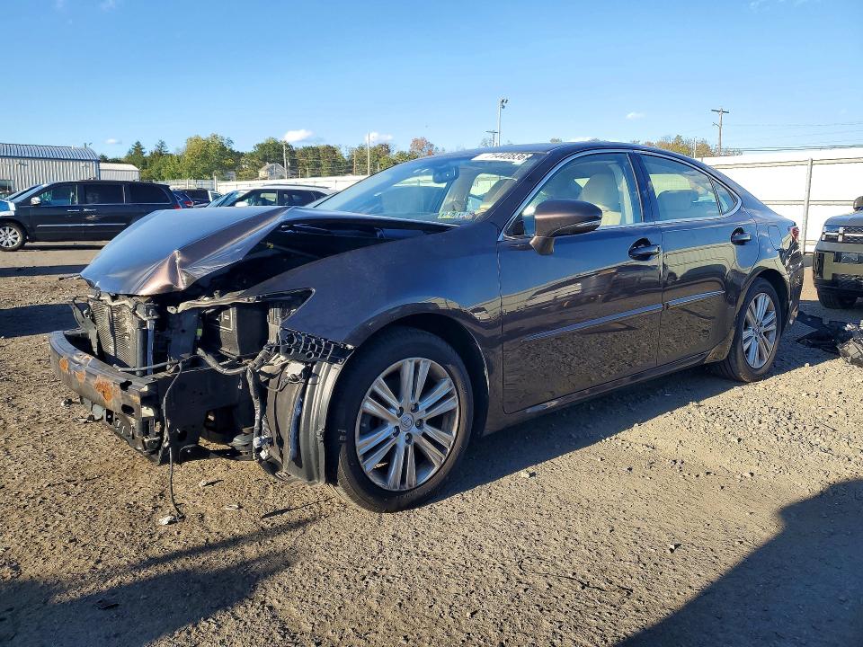 LEXUS ES 2014 مع رقم تعريف المركبة JTHBK1GG7E2103485 - صورة من المزاد