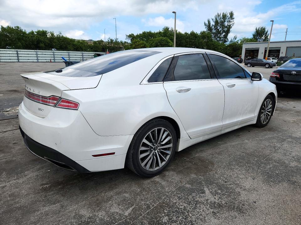 Photo 3 from auction – 2017 LINCOLN MKZ with VIN 3LN6L5CC2HR664649