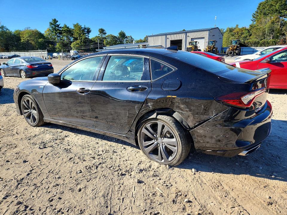 Снимка 2 от търг – 2022 ACURA TLX с VIN 19UUB6F59NA002172