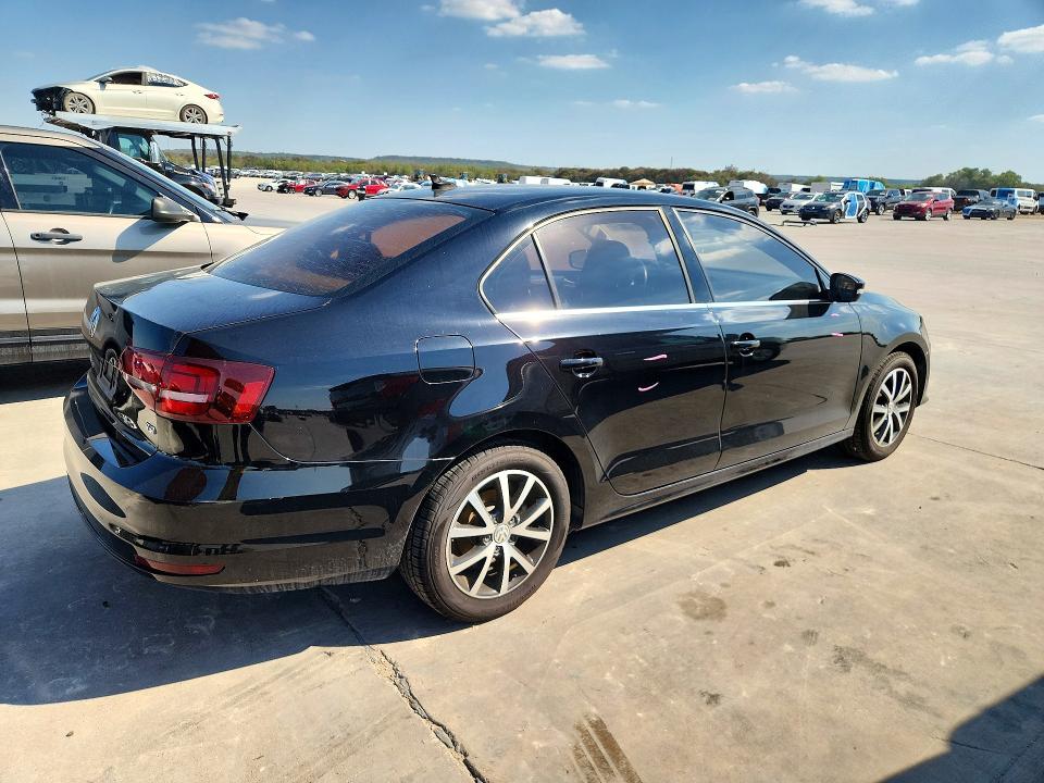 Снимка 3 от търг – 2018 VOLKSWAGEN JETTA с VIN 3VWDB7AJXJM234461