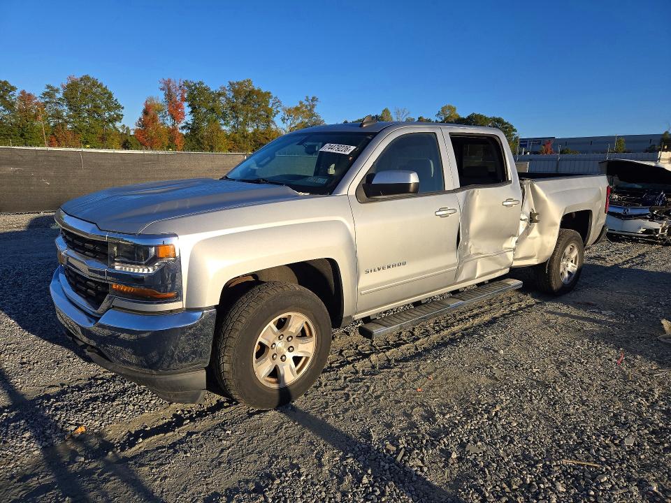 CHEVROLET SILVERADO 2017 with VIN 3GCUKREC7HG381047 - Photo from auction
