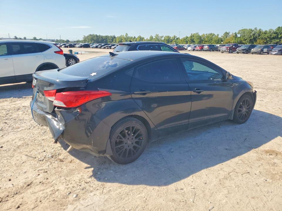 Снимка 3 от търг – 2013 HYUNDAI ELANTRA с VIN 5NPDH4AE6DH295402