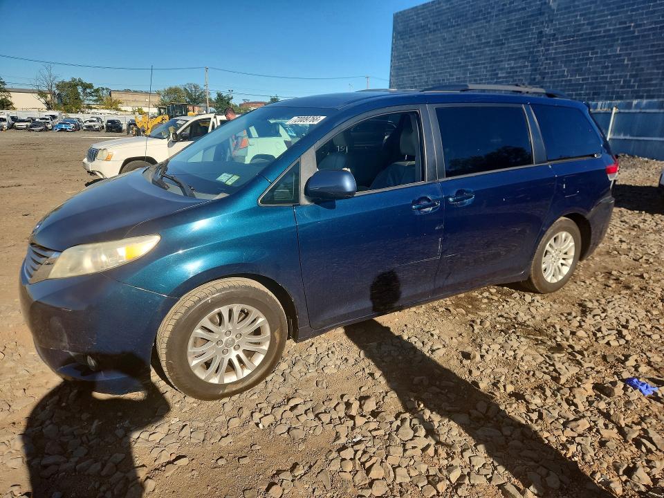Photo 1 from auction – 2011 TOYOTA SIENNA with VIN 5TDYK3DC0BS167137