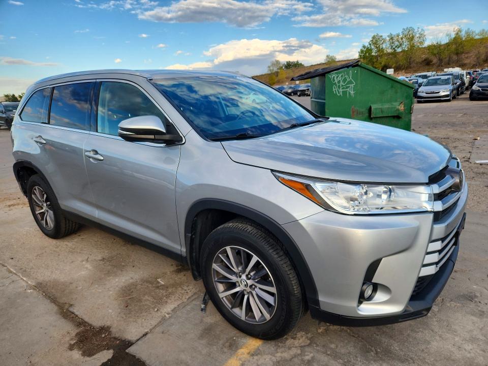 Photo 4 from auction – 2019 TOYOTA HIGHLANDER with VIN 5TDJZRFH0KS948975