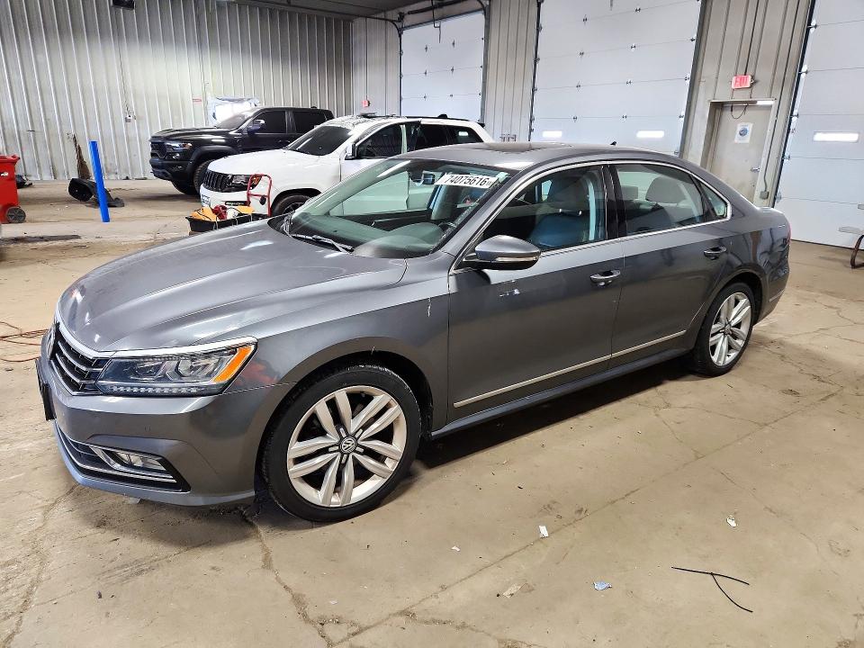 VOLKSWAGEN PASSAT 2017 с VIN 1VWGT7A35HC040492 - Снимка от търг