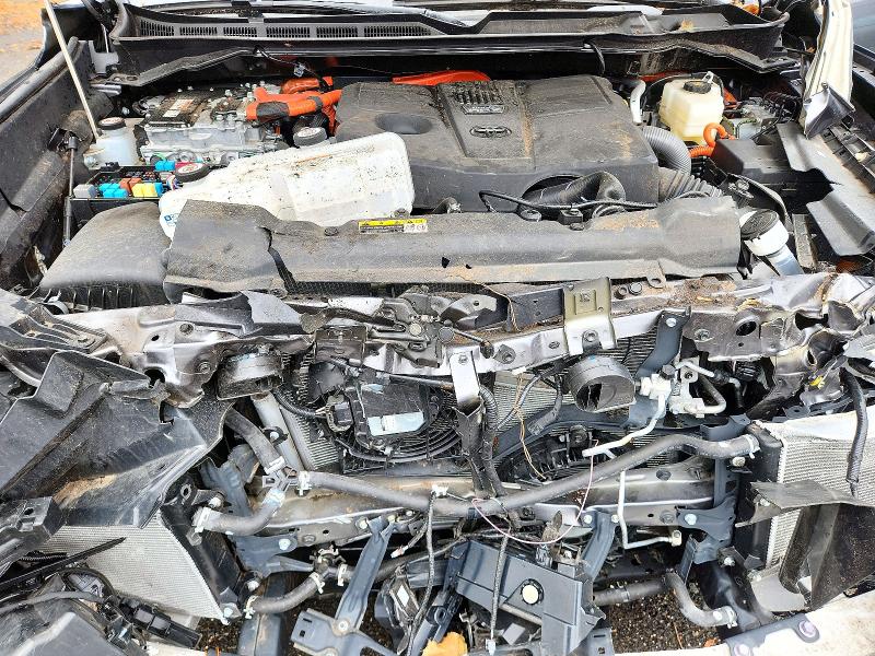 Снимка 11 от търг – 2025 TOYOTA TUNDRA с VIN 5TFWC5DB9SX093749