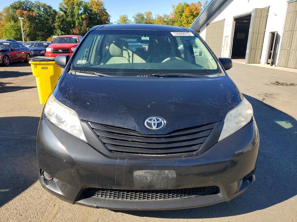 Photo 5 from auction – 2011 TOYOTA SIENNA with VIN 5TDZK3DCXBS030274