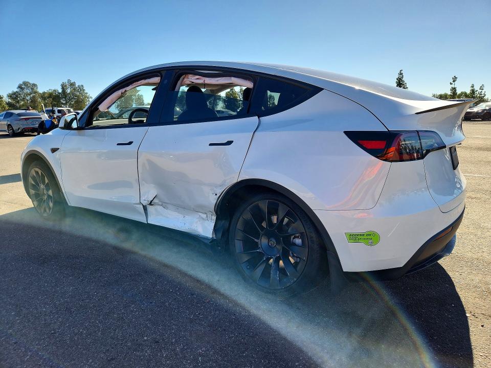Фото 2 с аукциона – 2023 TESLA MODEL Y с VIN 7SAYGDEE0PA030105