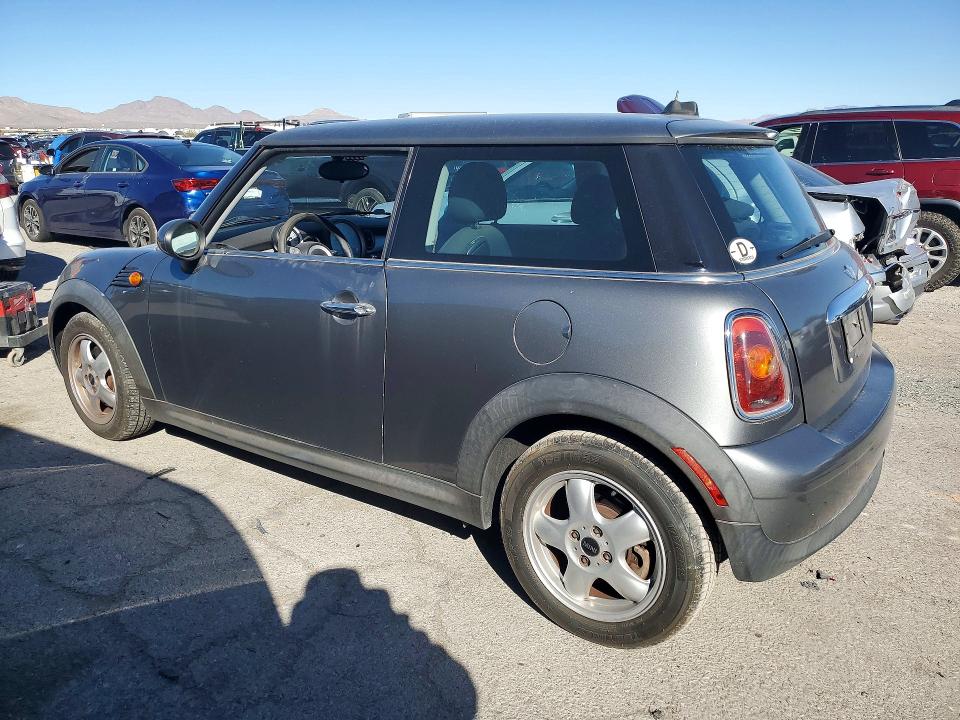 Foto 2 de la subasta – 2010 MINI COOPER con VIN WMWMF3C5XATZ23379
