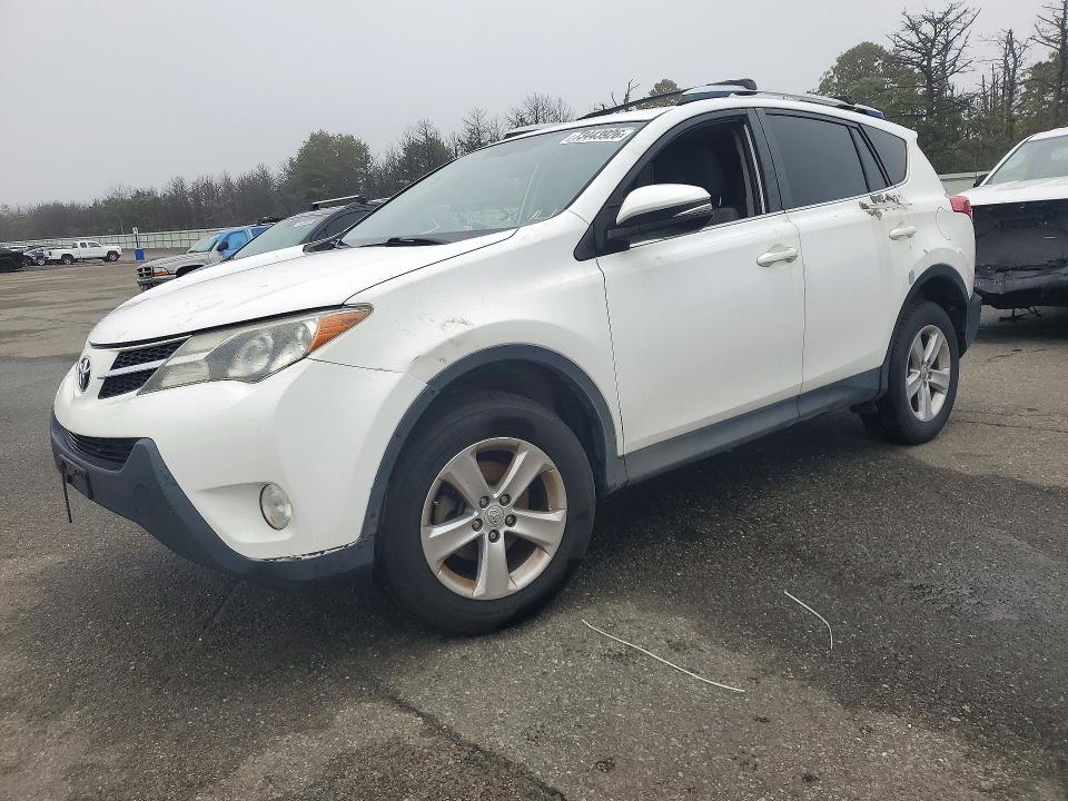 Снимка 1 от търг – 2014 TOYOTA RAV4 с VIN JTMRFREV6EJ003680