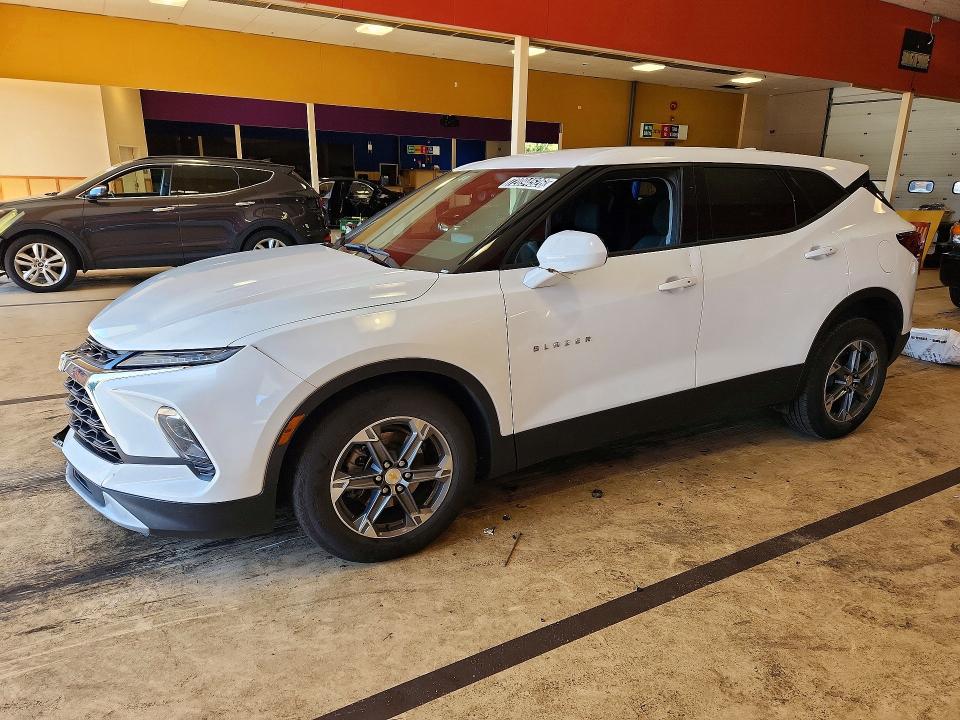 Photo 1 from auction – 2025 CHEVROLET BLAZER with VIN 3GNKBCR4XSS263979