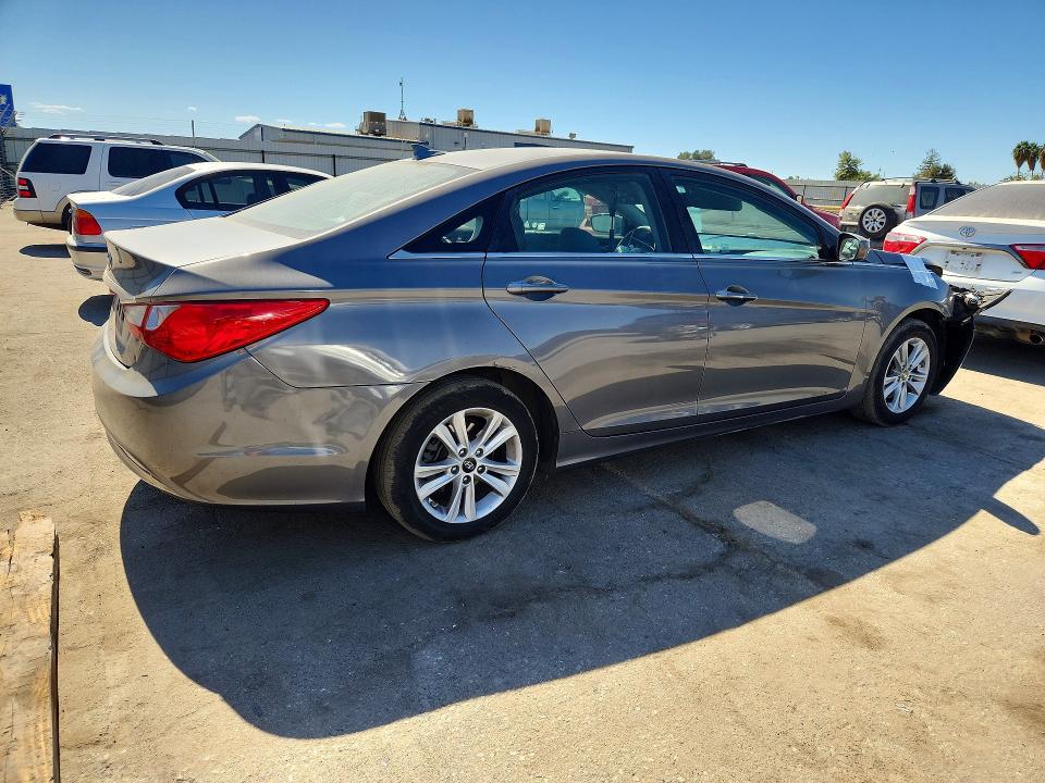 Photo 3 from auction – 2013 HYUNDAI SONATA with VIN 5NPEB4AC6DH621736
