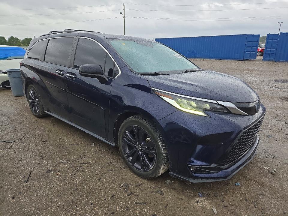 Снимка 4 от търг – 2022 TOYOTA SIENNA с VIN 5TDXRKEC0NS078530