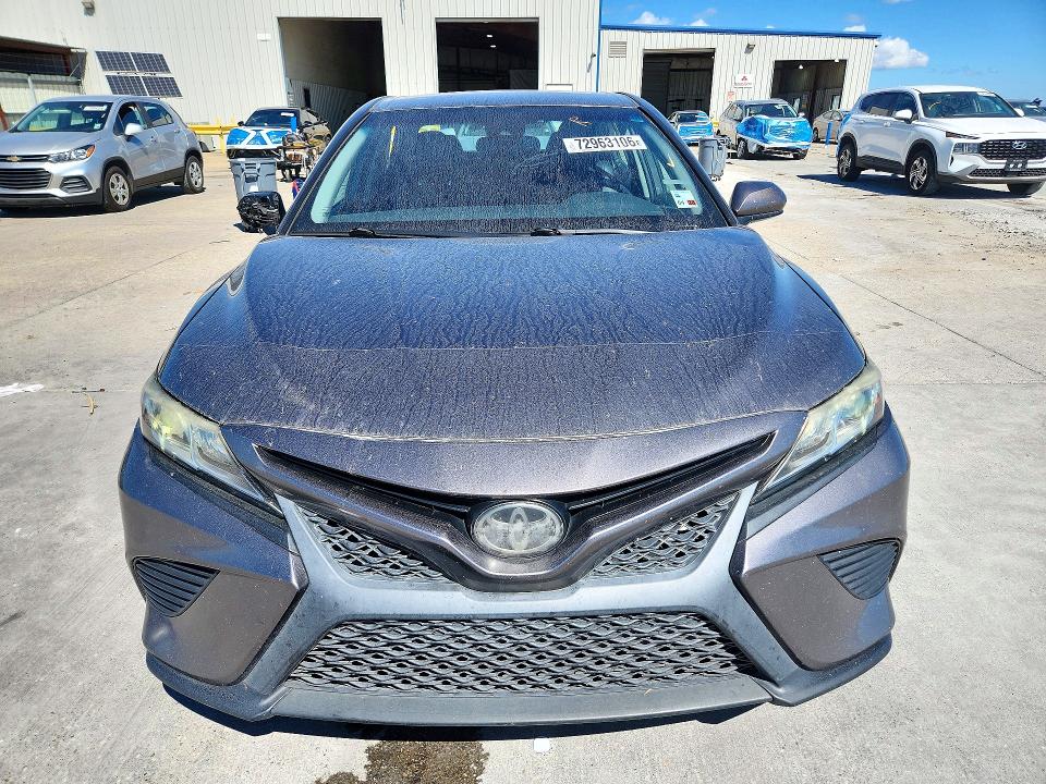 Снимка 5 от търг – 2018 TOYOTA CAMRY с VIN 4T1B11HK9JU101593