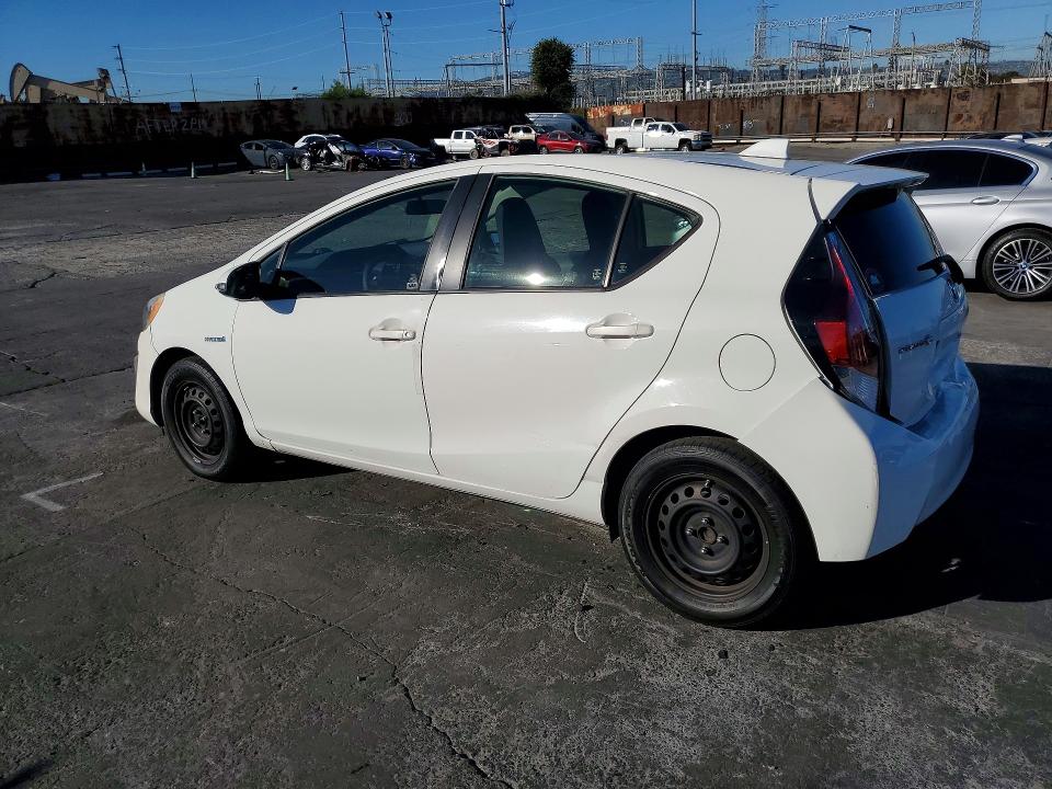 صورة رقم 2 من المزاد - 2016 TOYOTA PRIUS C مع VIN JTDKDTB32G1136835