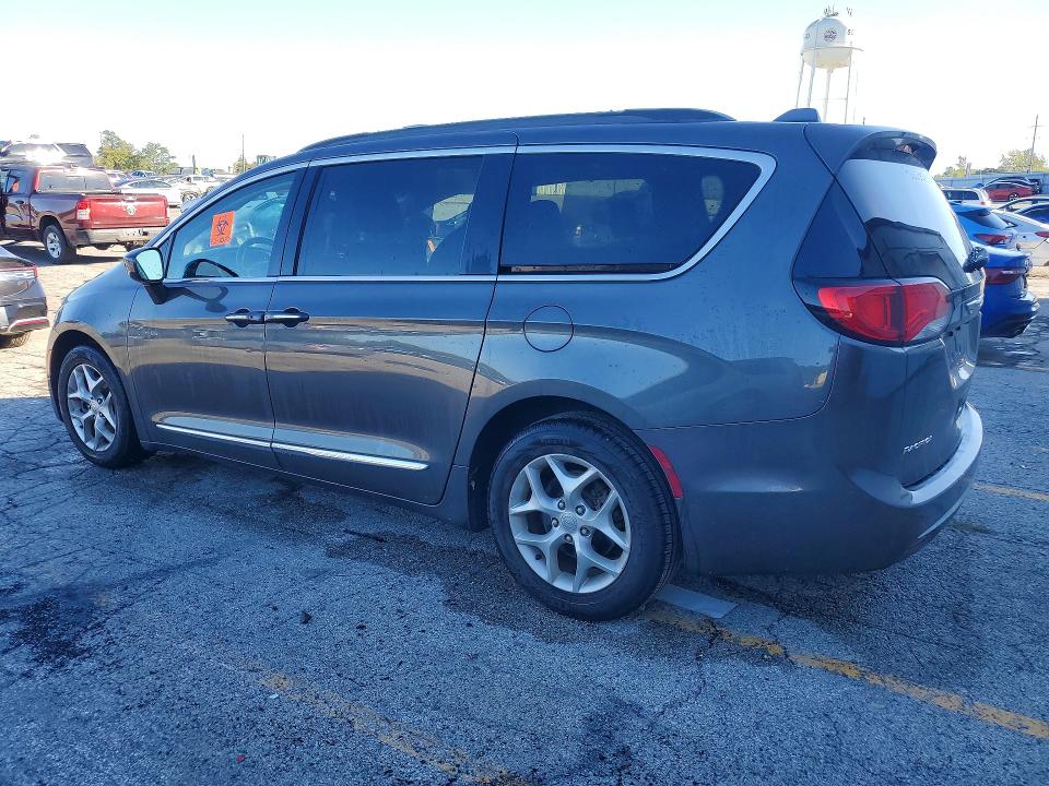 Photo 2 from auction – 2017 CHRYSLER PACIFICA with VIN 2C4RC1BGXHR507083