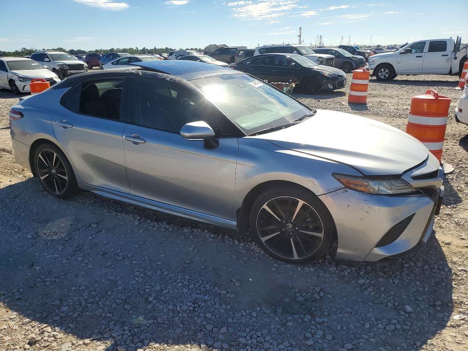 Снимка 4 от търг – 2018 TOYOTA CAMRY с VIN 4T1B61HKXJU115343