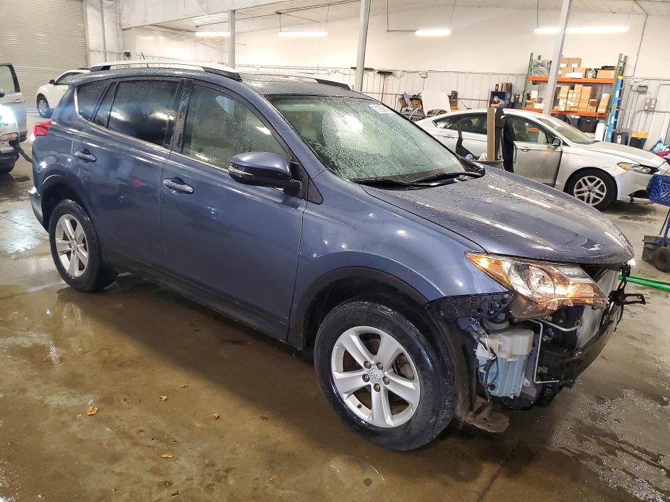 Photo 4 from auction – 2014 TOYOTA RAV4 with VIN JTMRFREV4ED061074