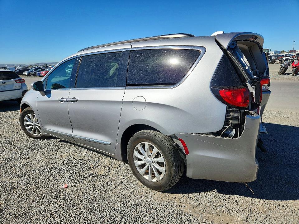 Photo 2 from auction – 2017 CHRYSLER PACIFICA with VIN 2C4RC1BG3HR733739