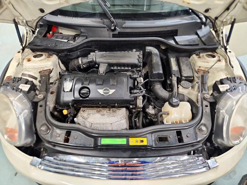 Снимка 11 от търг – 2011 MINI COOPER с VIN WMWSU3C5XBT091752