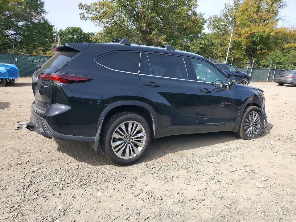 Снимка 3 от търг – 2025 TOYOTA HIGHLANDER HYBRID с VIN 5TDEBRCH8SS685838