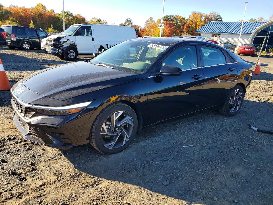 Снимка 1 от търг – 2025 HYUNDAI ELANTRA с VIN KMHLS4DG8SU025497