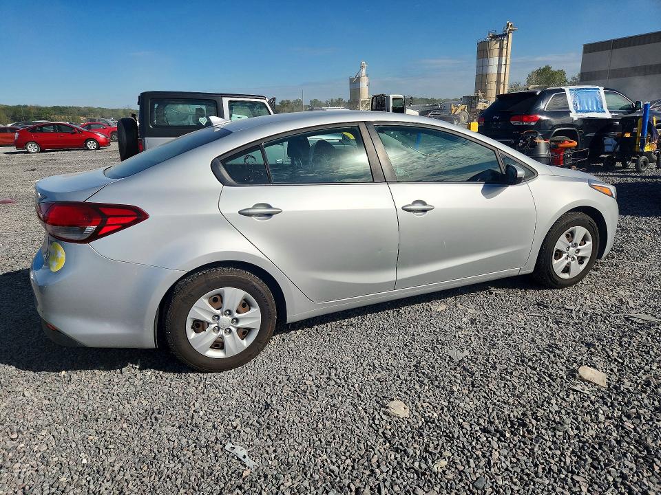 صورة رقم 3 من المزاد - 2017 KIA FORTE مع VIN 3KPFK4A77HE027061