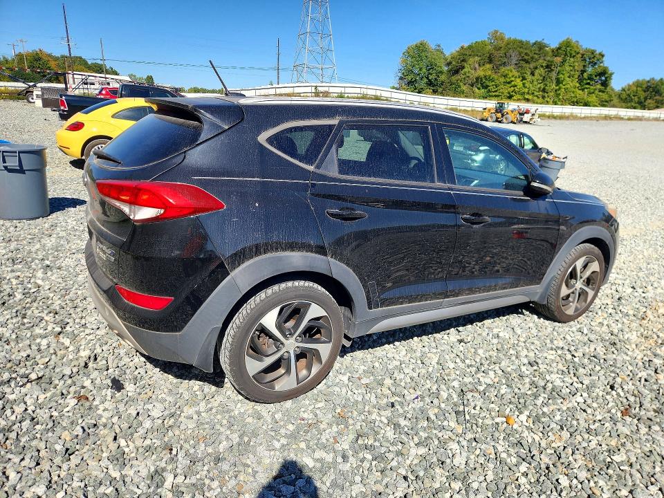 Photo 3 from auction – 2017 HYUNDAI TUCSON with VIN KM8J3CA21HU301874