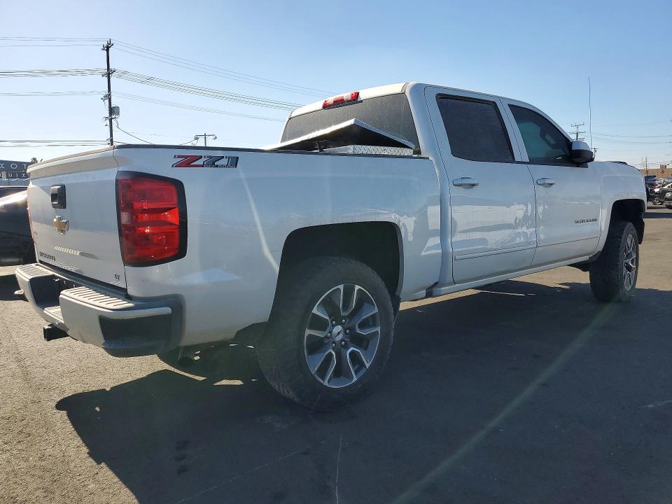 Снимка 3 от търг – 2018 CHEVROLET SILVERADO с VIN 3GCUKREC0JG479729