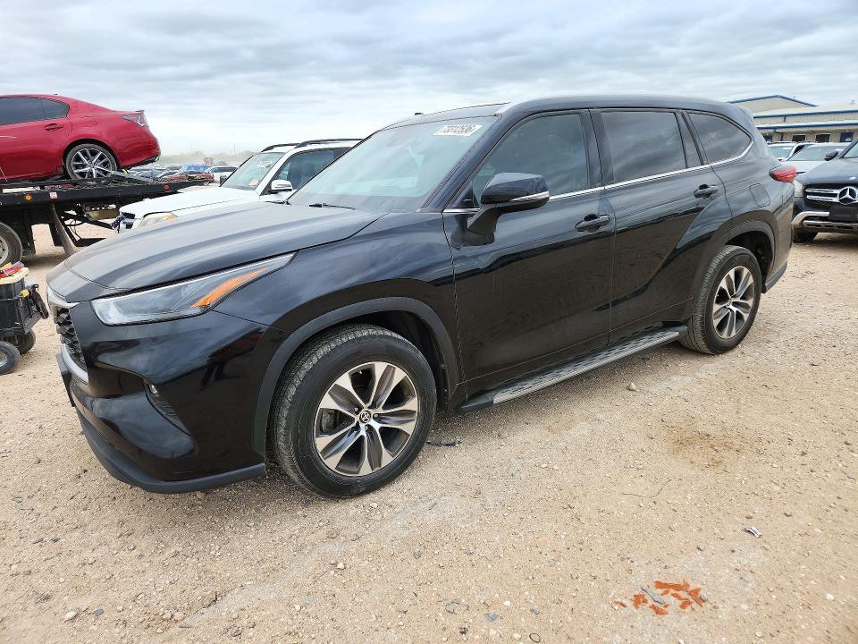 TOYOTA HIGHLANDER 2022 с VIN 5TDGZRAH9NS121661 - Снимка от търг