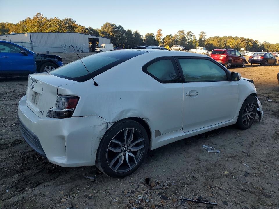 Снимка 3 от търг – 2015 SCION TC с VIN JTKJF5C71FJ011402
