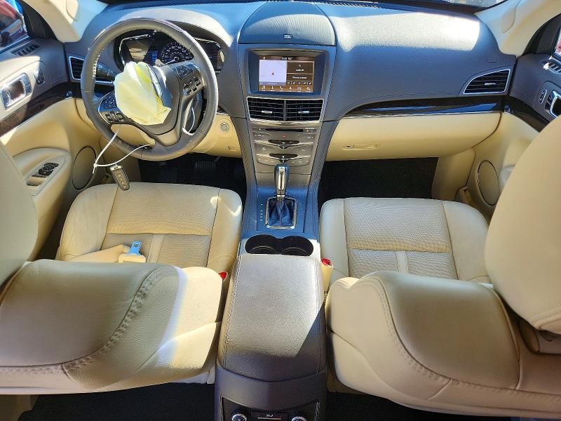 Photo 8 from auction – 2019 LINCOLN MKT with VIN 2LMHJ5AT6KBL02772