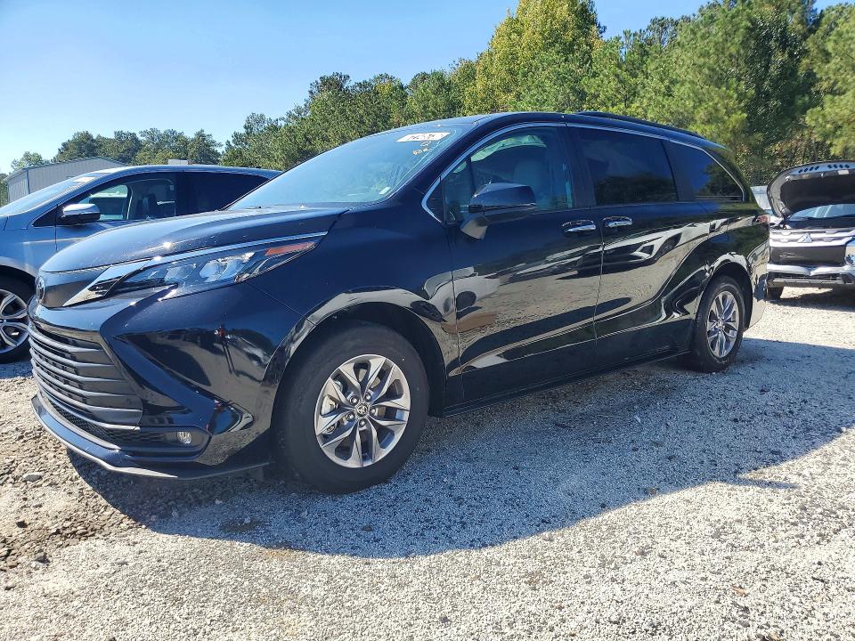 TOYOTA SIENNA 2026 with VIN 5TDYRKEC8TS306825 - Photo from auction