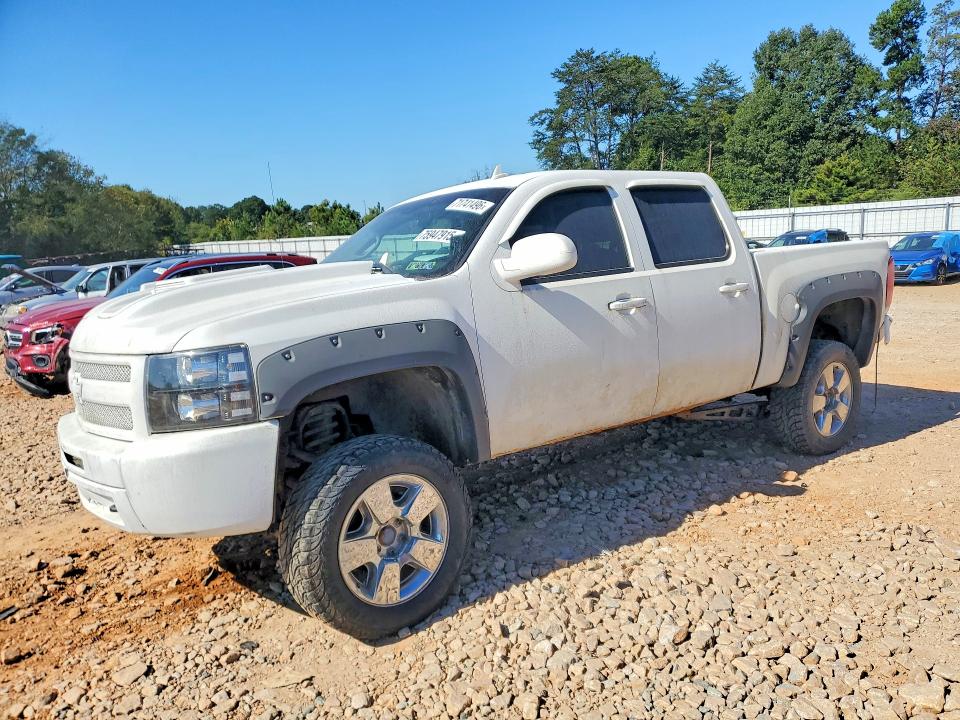 CHEVROLET SILVERADO 2010 with VIN 3GCRKSE31AG241711 - Photo from auction