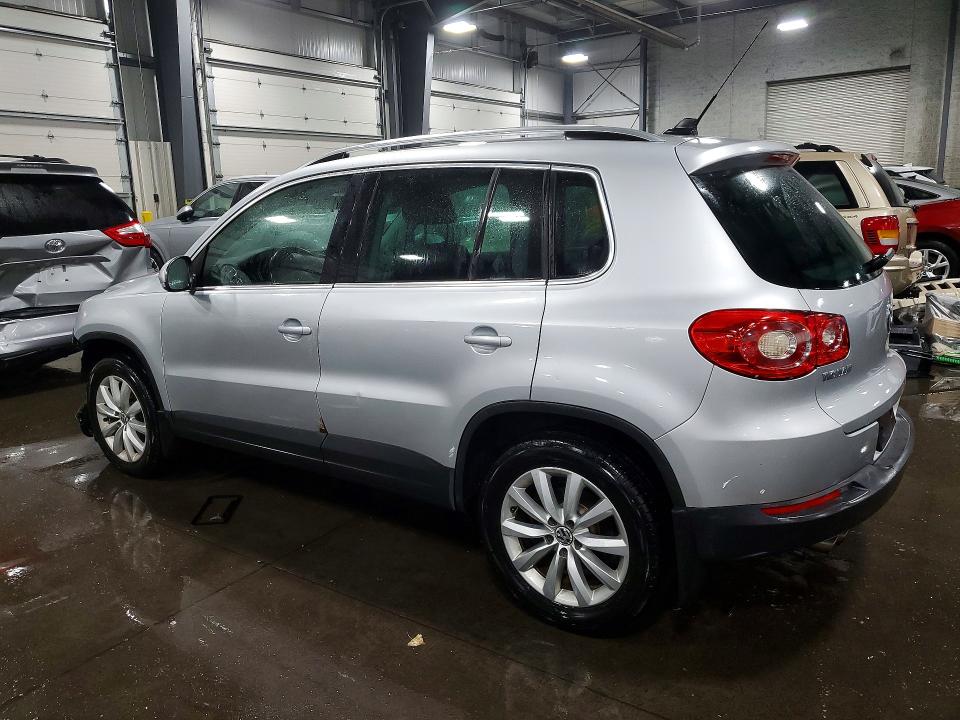 Снимка 2 от търг – 2011 VOLKSWAGEN TIGUAN с VIN WVGBV7AX1BW531895