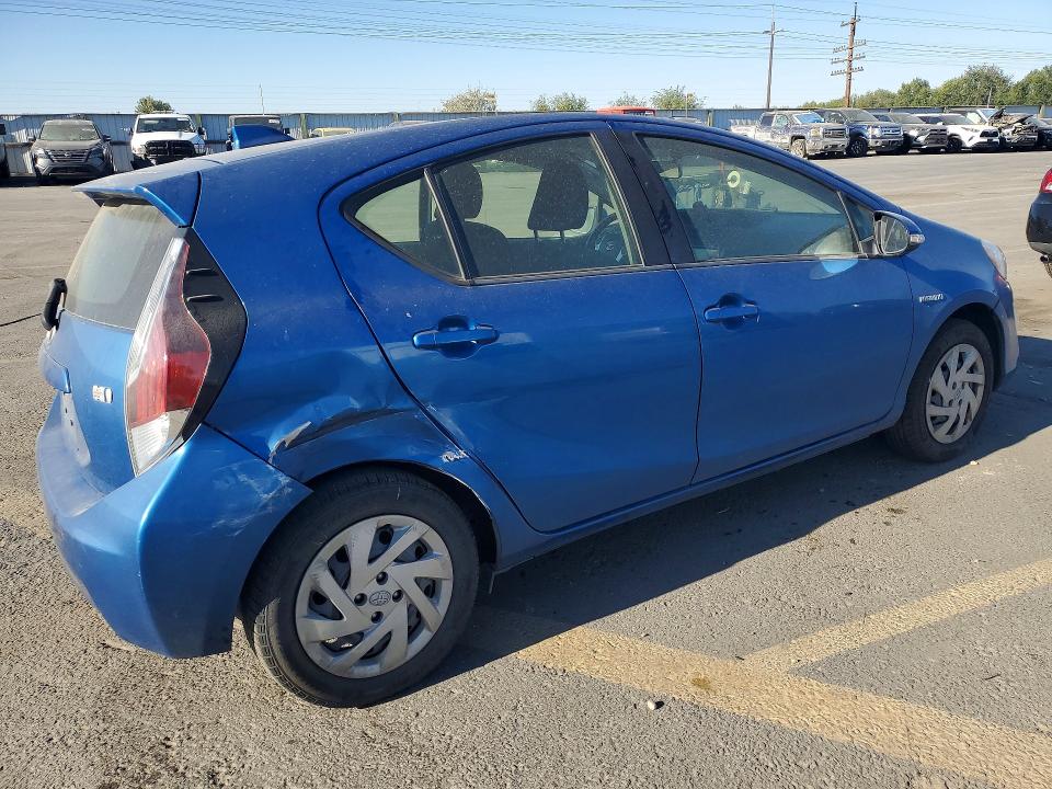 Photo 3 from auction – 2015 TOYOTA PRIUS C with VIN JTDKDTB33F1098255