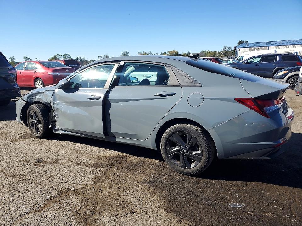 Снимка 2 от търг – 2022 HYUNDAI ELANTRA с VIN KMHLS4AG6NU368981
