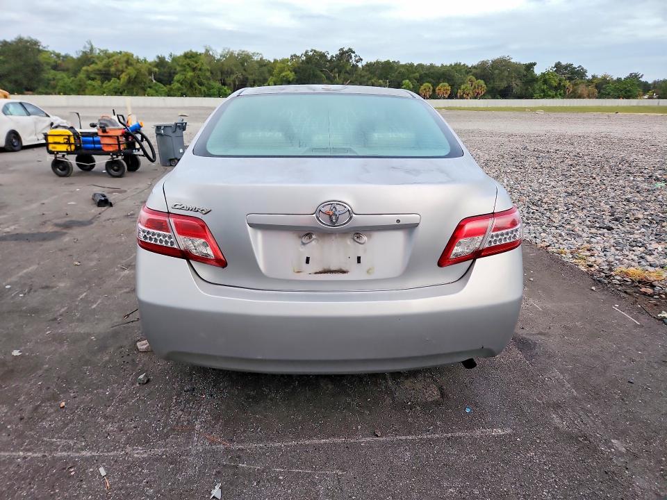 Снимка 6 от търг – 2011 TOYOTA CAMRY с VIN 4T1BF3EK1BU648280