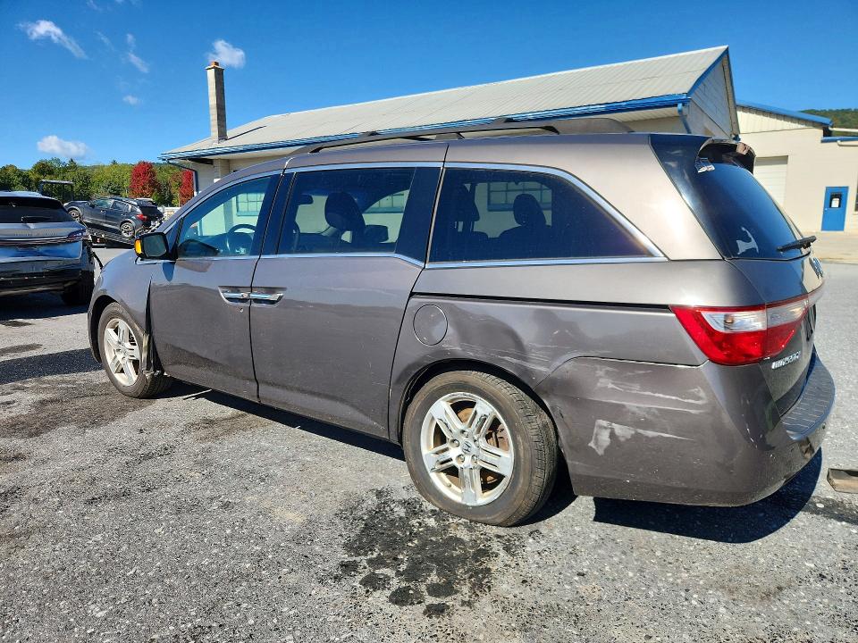 Снимка 2 от търг – 2011 HONDA ODYSSEY с VIN 5FNRL5H92BB072739