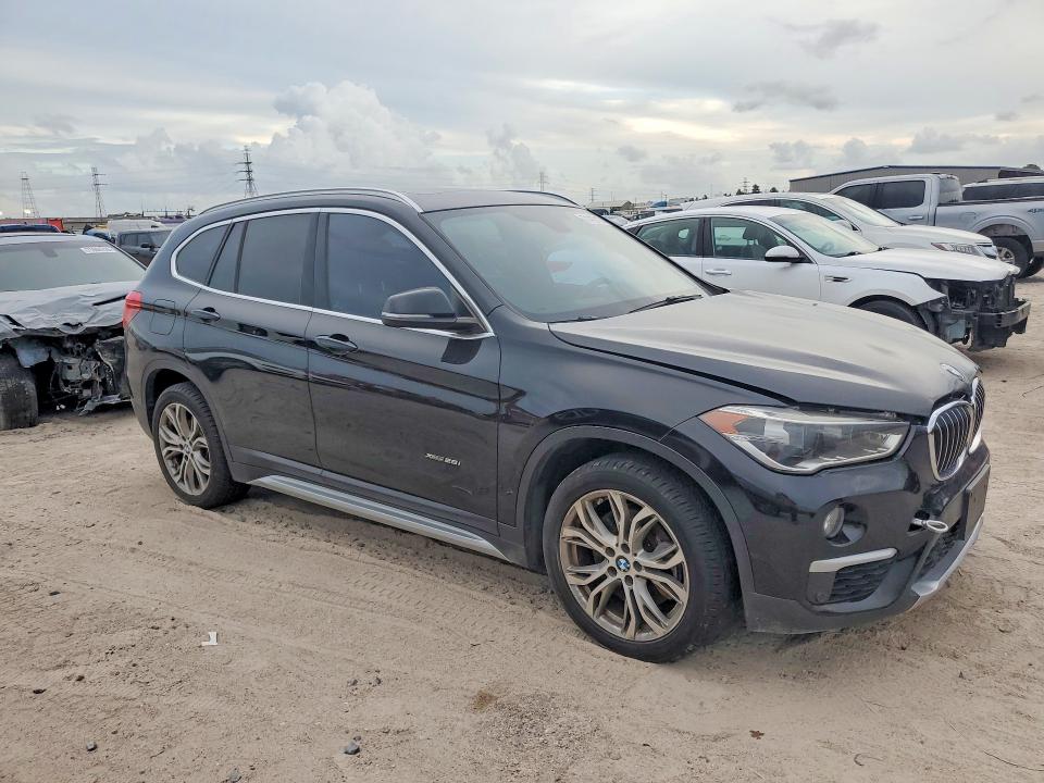 Zdjęcie 4 z aukcji – 2017 BMW X1 z VIN WBXHT3Z30H4A53655