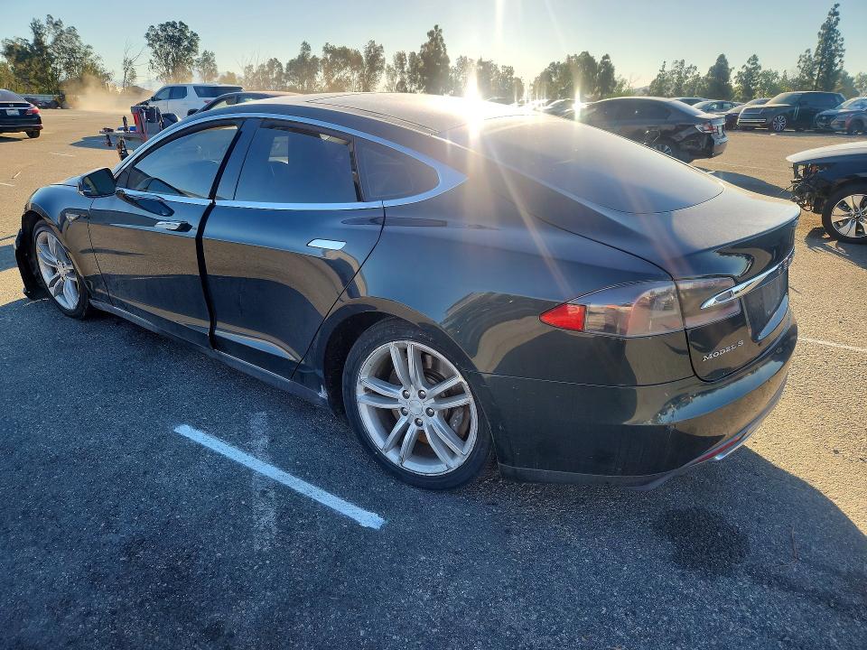 Photo 2 from auction – 2014 TESLA MODEL S with VIN 5YJSA1H10EFP32419